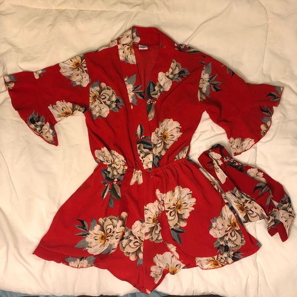 Selfie Leslie Romper - Picture 1 of 6